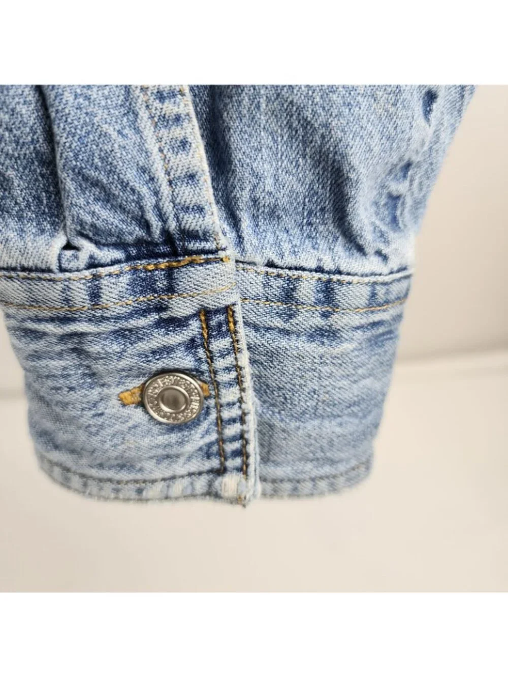Vintage LEVIS Denim Mens Large Red Tab Label L/S Button Up